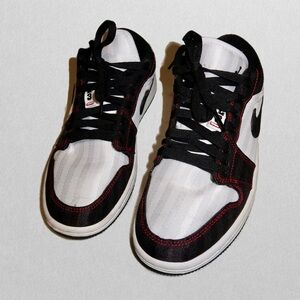 jordan 1 low laceless